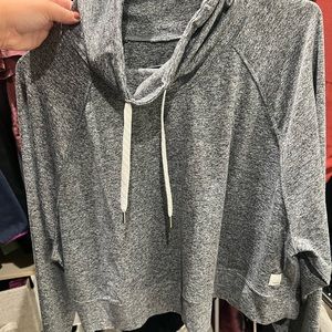 Vuori crop sweatshirt super cute